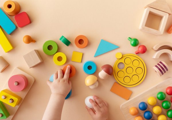 Zabawki sensoryczne – czym są i jak wpływają na dziecko